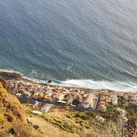 2 Bedrooms With Sea View Enclosed Garden And Wifi At Lombo Do Doutor 4 Km Away From The Apartment